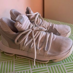 KD basketball sneaker